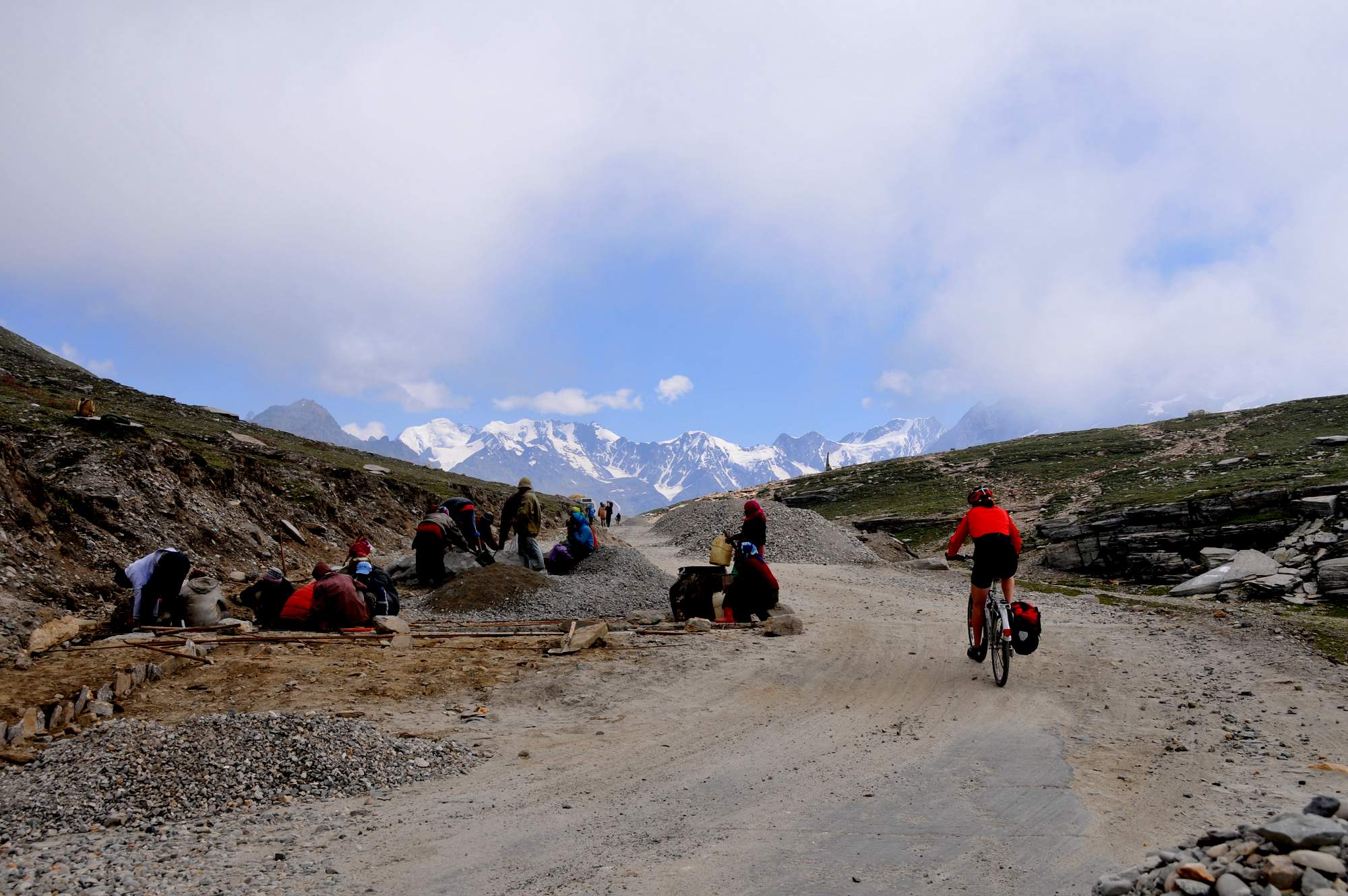 cycling the high himalayas