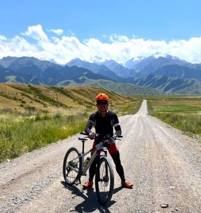 Andrew Mak Cycling on the  tour with redspokes