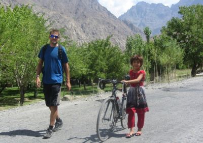 Nigel Hardy Cycling on the  tour with redspokes